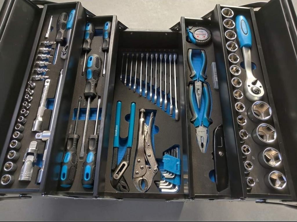 Foto 3 van gereedschapskist vol gereedschap  €125 euro