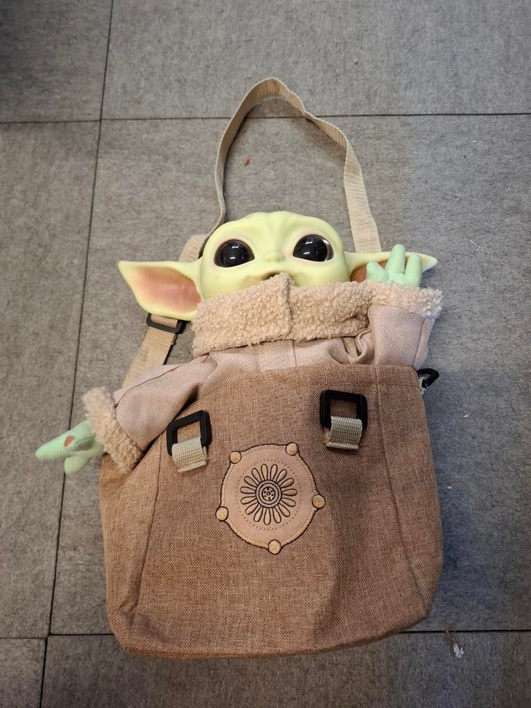 Grogu / Baby Yoda knuffel in tas - Nieuwstaat, Disney, Walt Disney Company, 500 South Buena Vista Street, Burbank, California