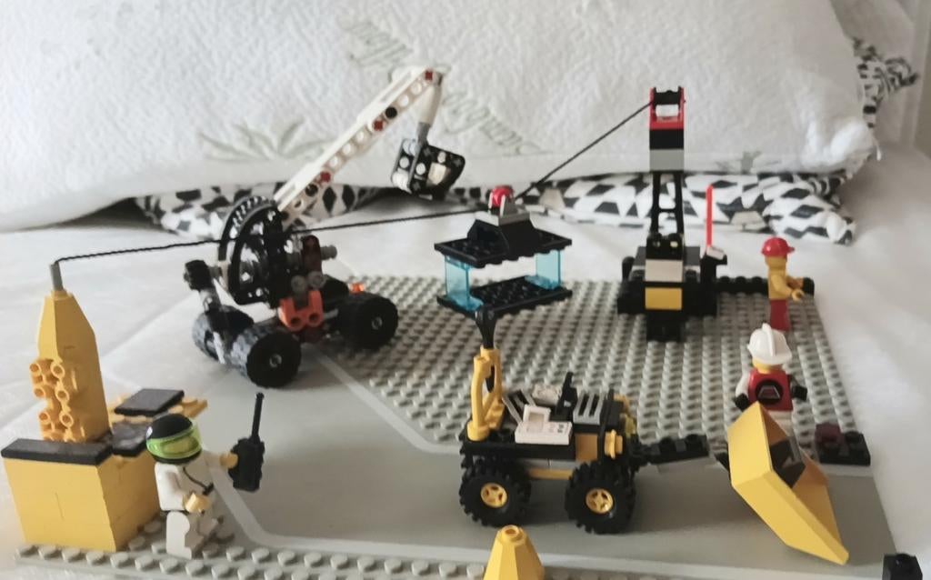 LEGO  bouw platform met kabelbaan en Technic graafmachine, Ophalen
