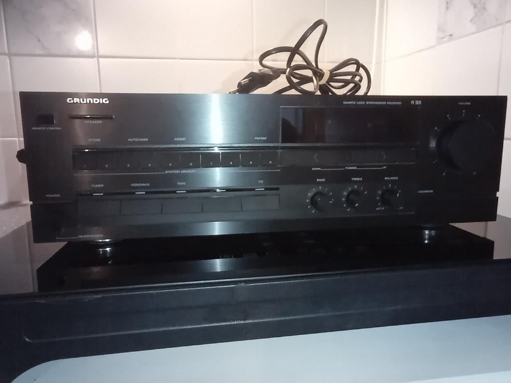 Grundig  versterker R301, Audio, Tv en Foto, Versterkers en Receivers, Overige merken, Gebruikt, Ophalen of Verzenden, 60 tot 120 watt
