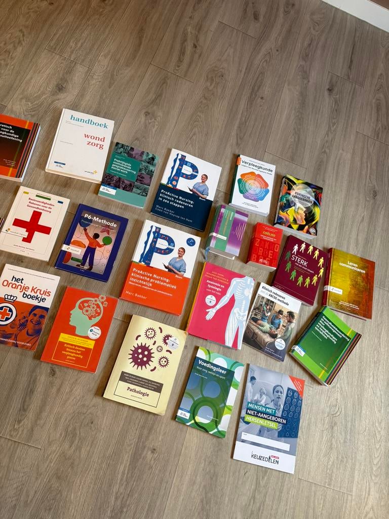 Verpleegkunde boeken., Ophalen of Verzenden, Zo goed als nieuw, Kwartet(ten)