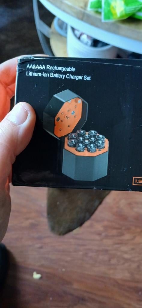 Batterij Oplader met 12 Batterijen, Ophalen of Verzenden, Nieuw, Oplaadbaar