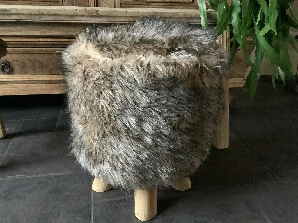NIEUW fluffy teddy poef met houten poten bijzettafel, Ophalen of Verzenden, Nieuw