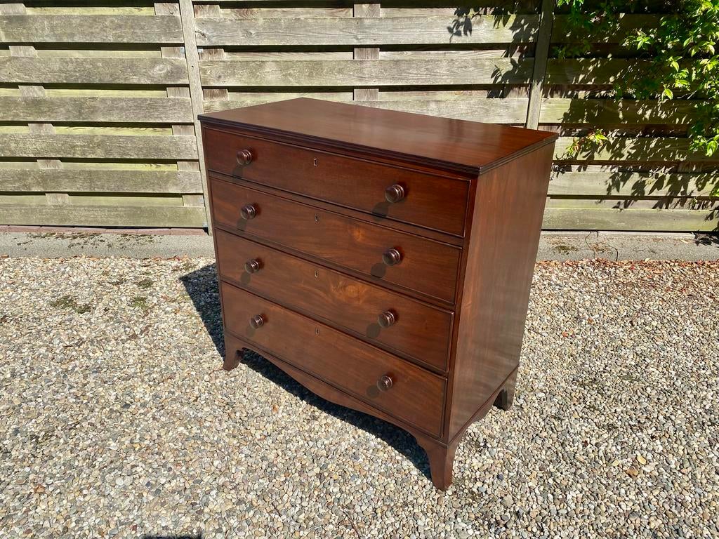 Exclusief, Regency (ca1800) Engelse mahonie 4 laden commode., Ophalen