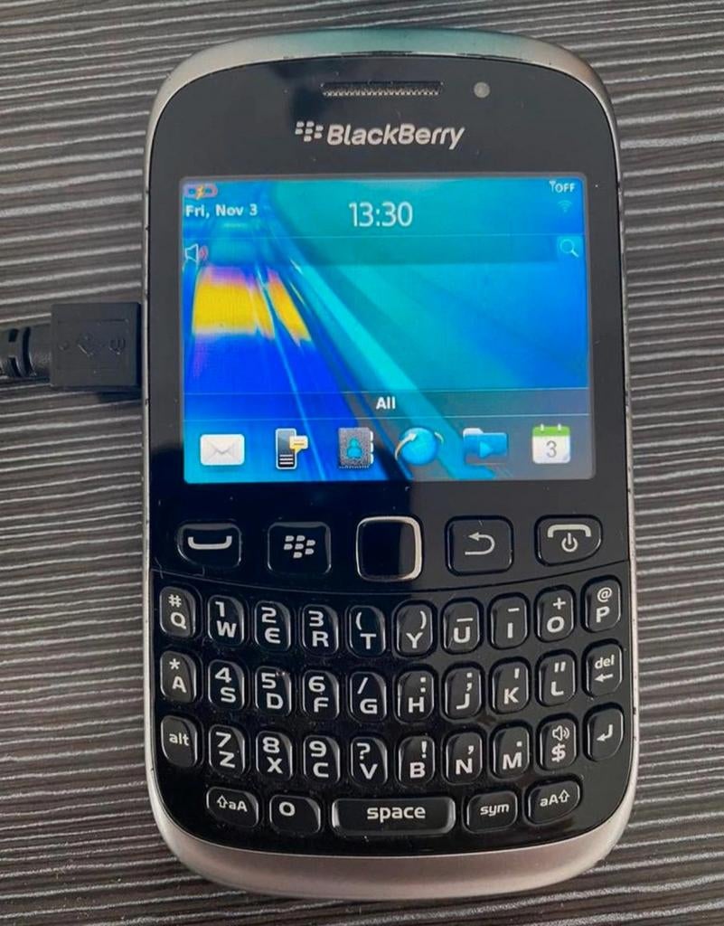 Goedwerkende blackberry curve 9320 black edition met fysiek, Ophalen of Verzenden, Zo goed als nieuw
