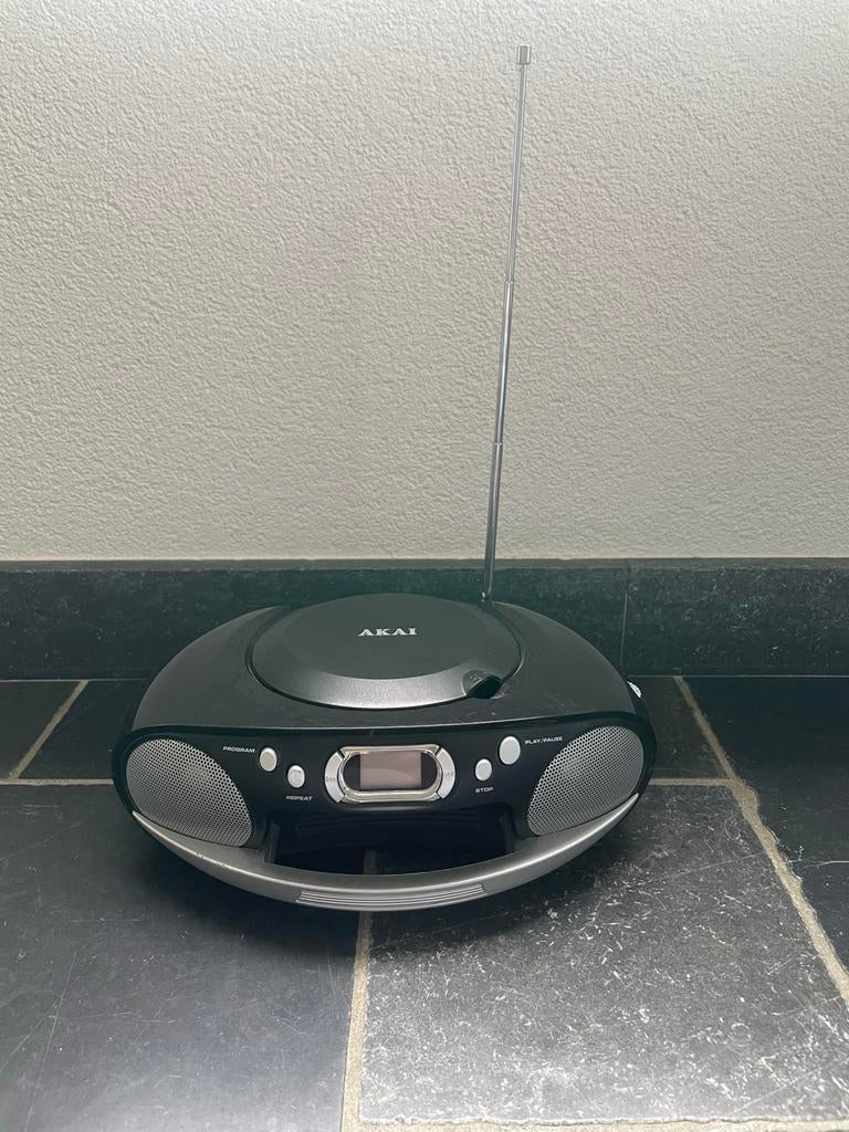Gratis af te halen AKAI Radio, Audio, Tv en Foto, Ophalen of Verzenden, Refurbished, Radio, Met cd-speler