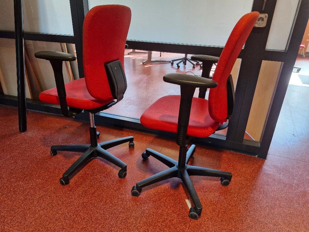 Ahrend 160 bureaustoelen, rood, degelijk, goed verstelbaar, Postbus, Gebruikt, Ophalen of Verzenden, Ahrend