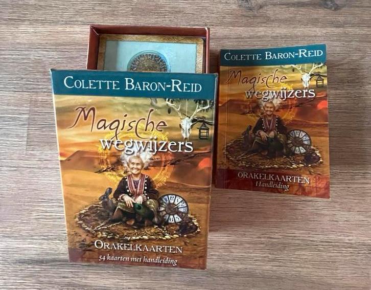 Magische Wegwijzers Orakelkaarten - Colette Baron-Reid, Boeken, Ophalen of Verzenden, Zo goed als nieuw, Spiritualiteit algemeen