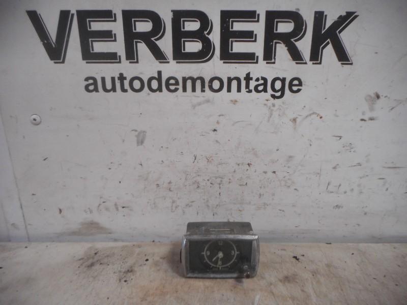 Klok Mercedes-Benz Ponton 219 (W105) M180 II (1957-01/..), Gebruikt, Mercedes-Benz AG, Mercedes-Benz, Mercedesstraße 120, Stuttgart 70372, , Duitsland