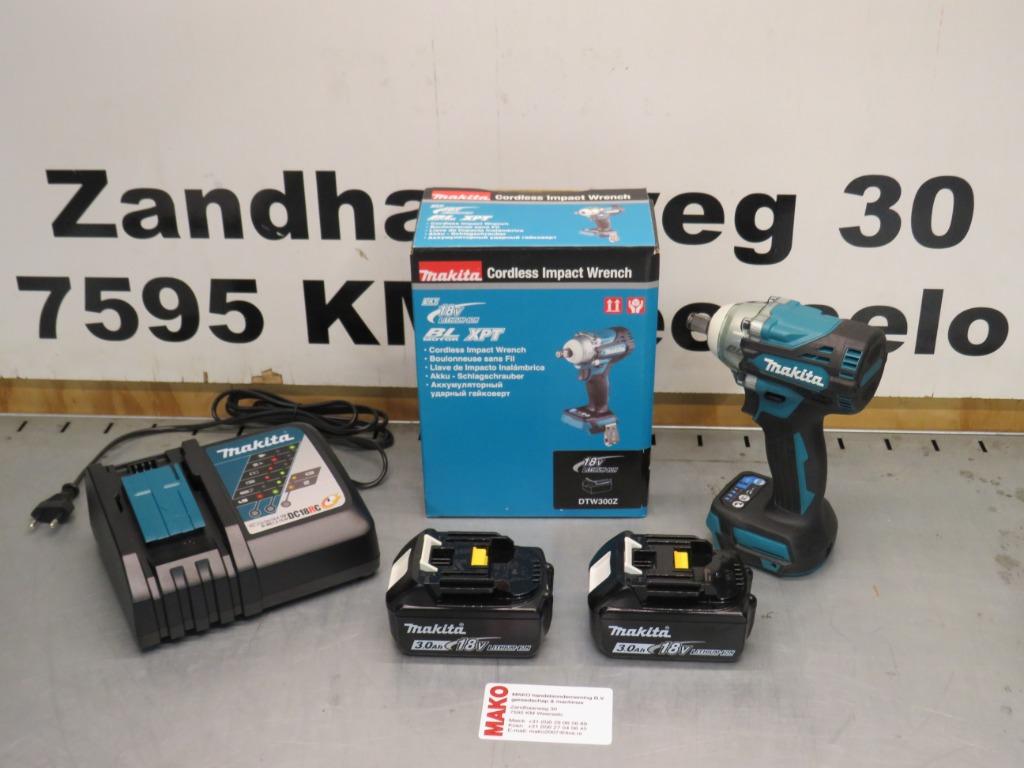 Makita DTW300 18V Accu slagmoersleutel 330Nm accus en lader, Makita, Nieuw, Zandhaarweg, Ophalen of Verzenden