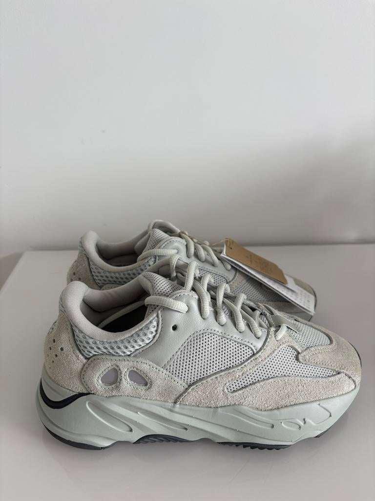 Yeezy Boost 700 Salt 37 1/3, Ophalen of Verzenden, Nieuw, Overige typen