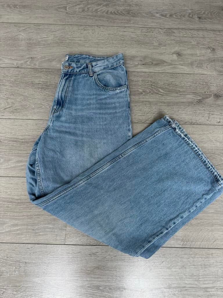 Bershka spijker Jeans - Blauw, Ophalen of Verzenden, Zo goed als nieuw, Blauw, W30 - W32 (confectie 38/40)