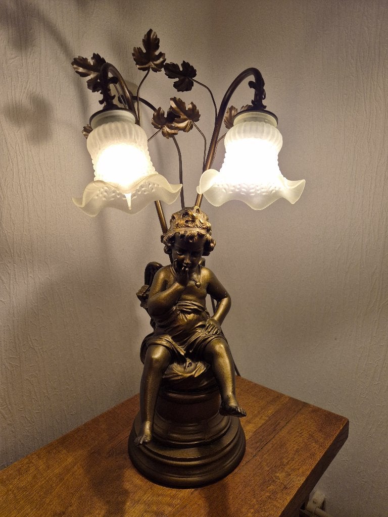 Antieke tafellamp met cherubijn en druivenranken, Antiek en Kunst, Ophalen