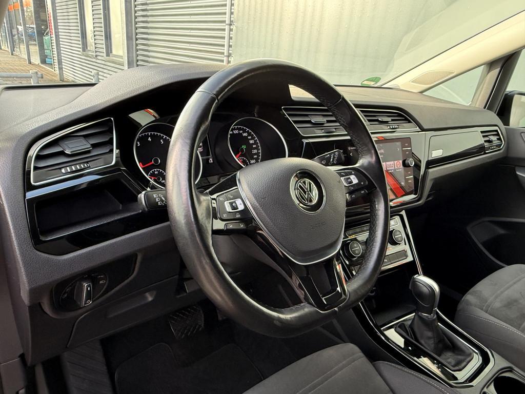 Volkswagen Touran BWJ 2017 | 1.8 TSI 180PK Highline Bus R AU, Auto's, 1441 kg, Gebruikt, 179 pk, Alcantara