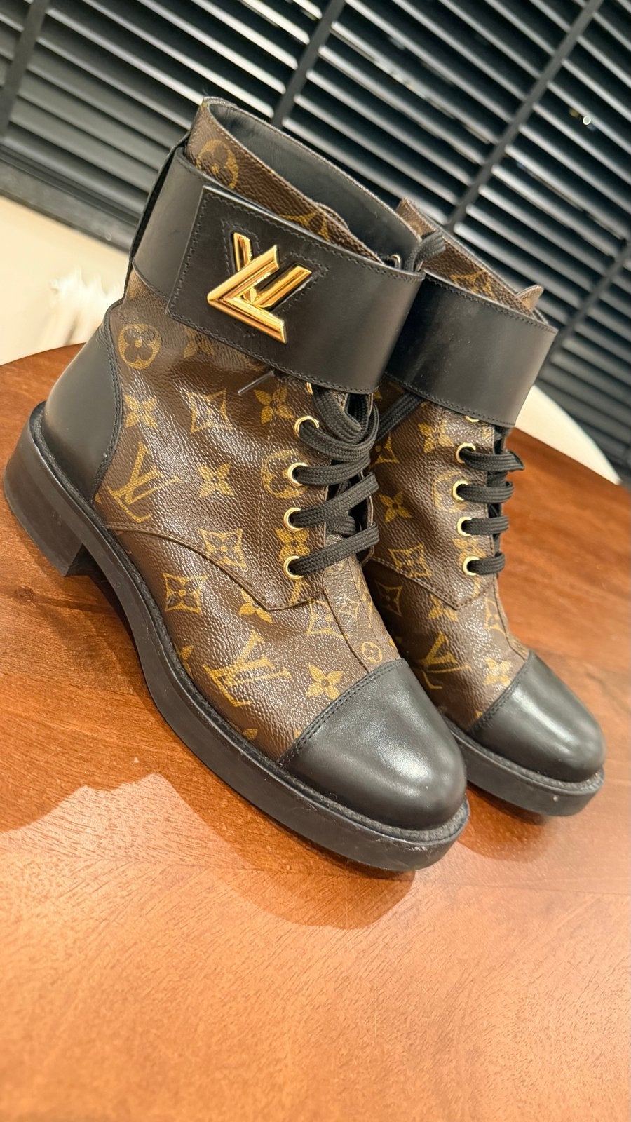 Louis Vuitton Monogram Canvas Laarzen Maat 37,5, Ophalen of Verzenden, Zo goed als nieuw, Bruin, Lage of Enkellaarzen