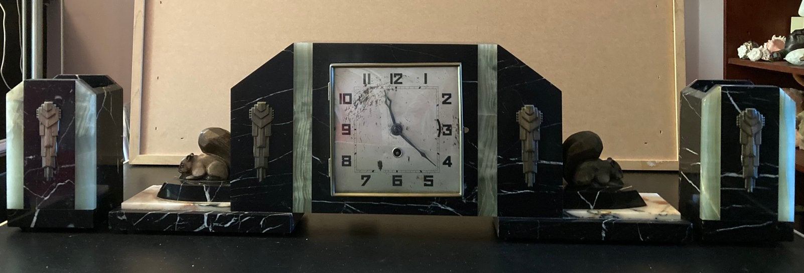 Pendule, Art deco, Marmer, messing beeldjes, zij ornamenten., Ophalen