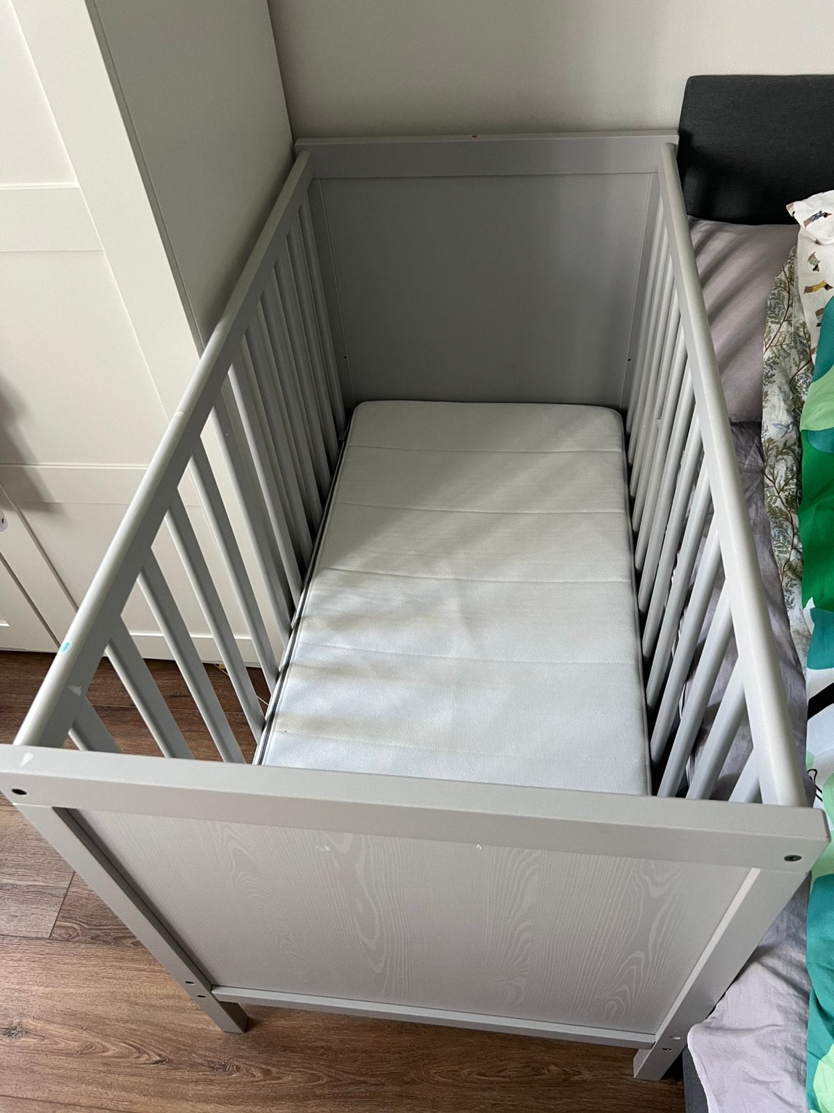 IKEA SUNDVIK baby crib with mattress, Ophalen, Zo goed als nieuw, 180 cm of meer, 85 tot 100 cm