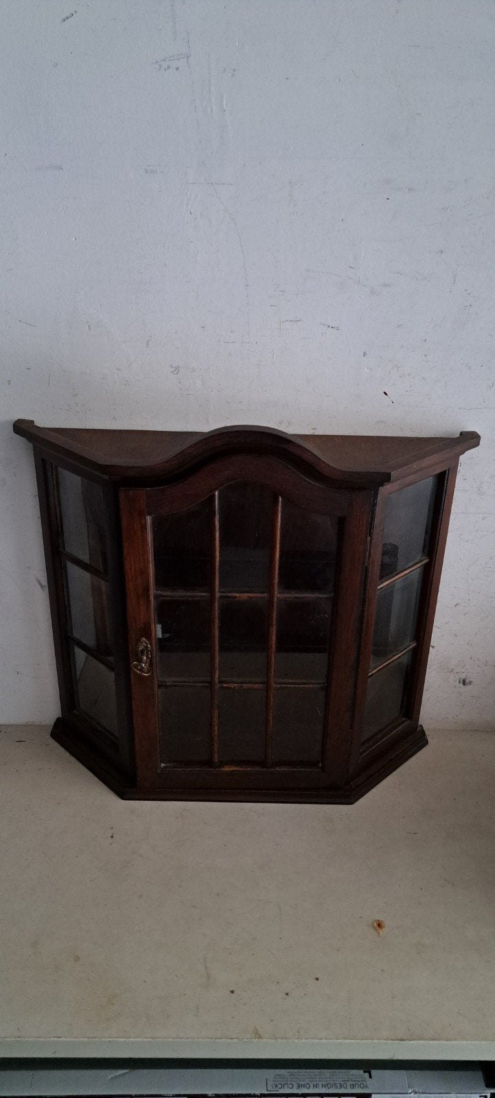 vintage jaren 70 houten vitrinekastje hangend, Gebruikt, Minder dan 100 cm, 25 tot 50 cm, Met deur(en)