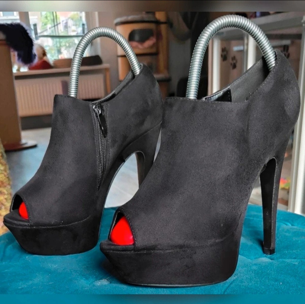 Zwart suede platform pumps Chassé maat 38, Ophalen of Verzenden, Zo goed als nieuw, Zwart