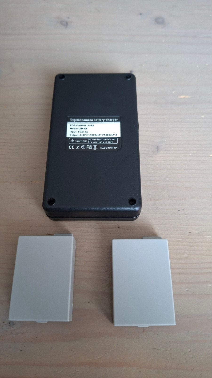 usb oplader en twee accu voor Canon LP- E8, Ophalen of Verzenden, Zo goed als nieuw