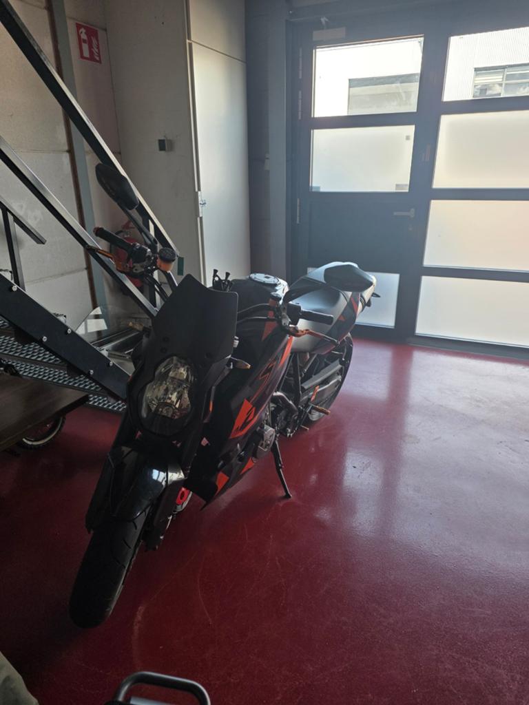 KTM 990 Super Duke - Krachtige Naked Bike, 2 cilinders, Sportuitlaat, Motorrijbewijs A, Meer dan 35 kW