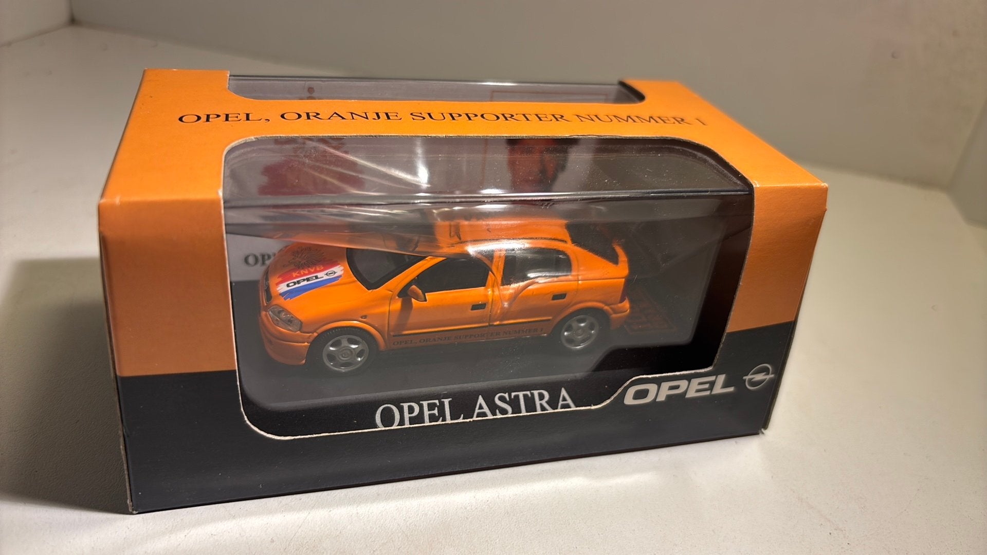 Opel astra oranje suporter nummer 1 schuco 1.43, Hobby en Vrije tijd, Auto, Ophalen of Verzenden, Schuco, A