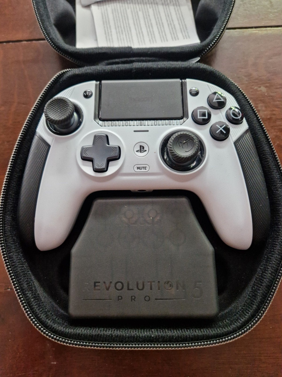Nacon Revolution Pro 5 Controller (ongebruikt), PlayStation 4, Ophalen of Verzenden, Zo goed als nieuw, Controller