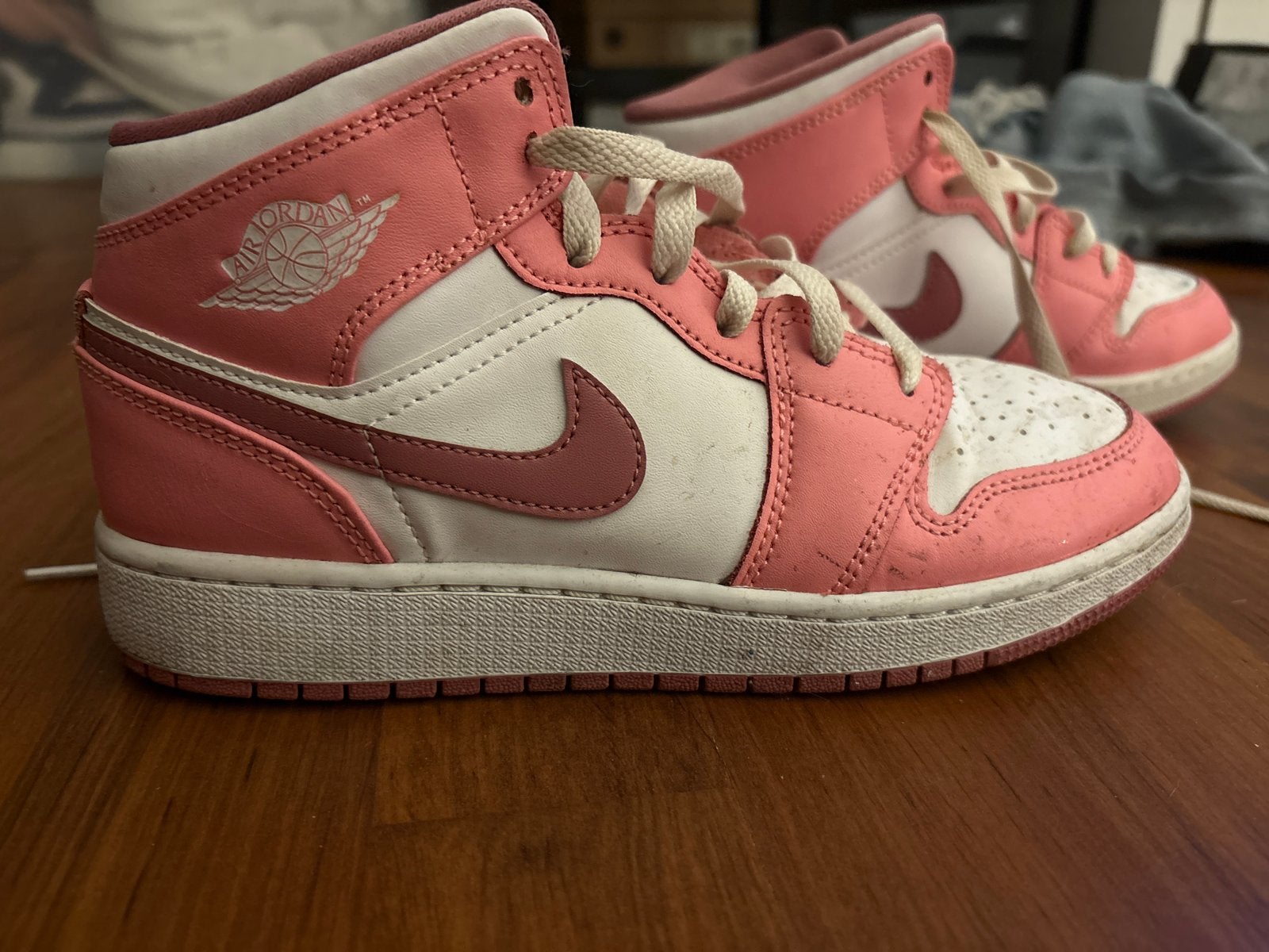 Nike Air Jordan 1 Mid Roze/Wit - Maat 37.5, Ophalen of Verzenden, Gedragen, Roze, Sneakers of Gympen