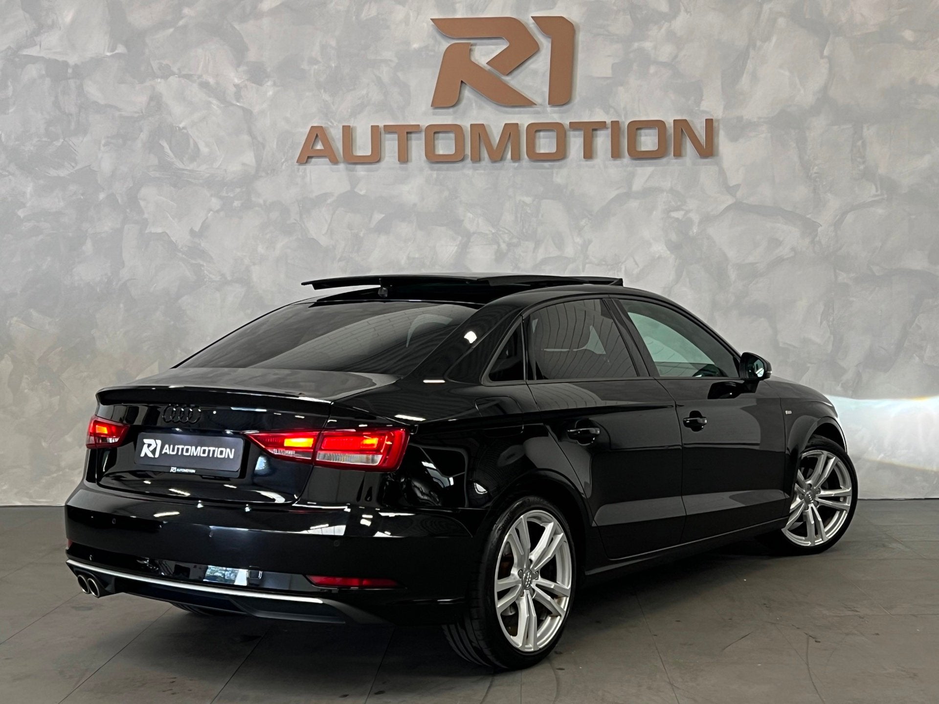 Audi A3 Limousine 35 TFSI CoD Sport S Line PANO|CAMERA|KEYLE, 150 pk, Leder en Stof, Zwart, Bedrijf