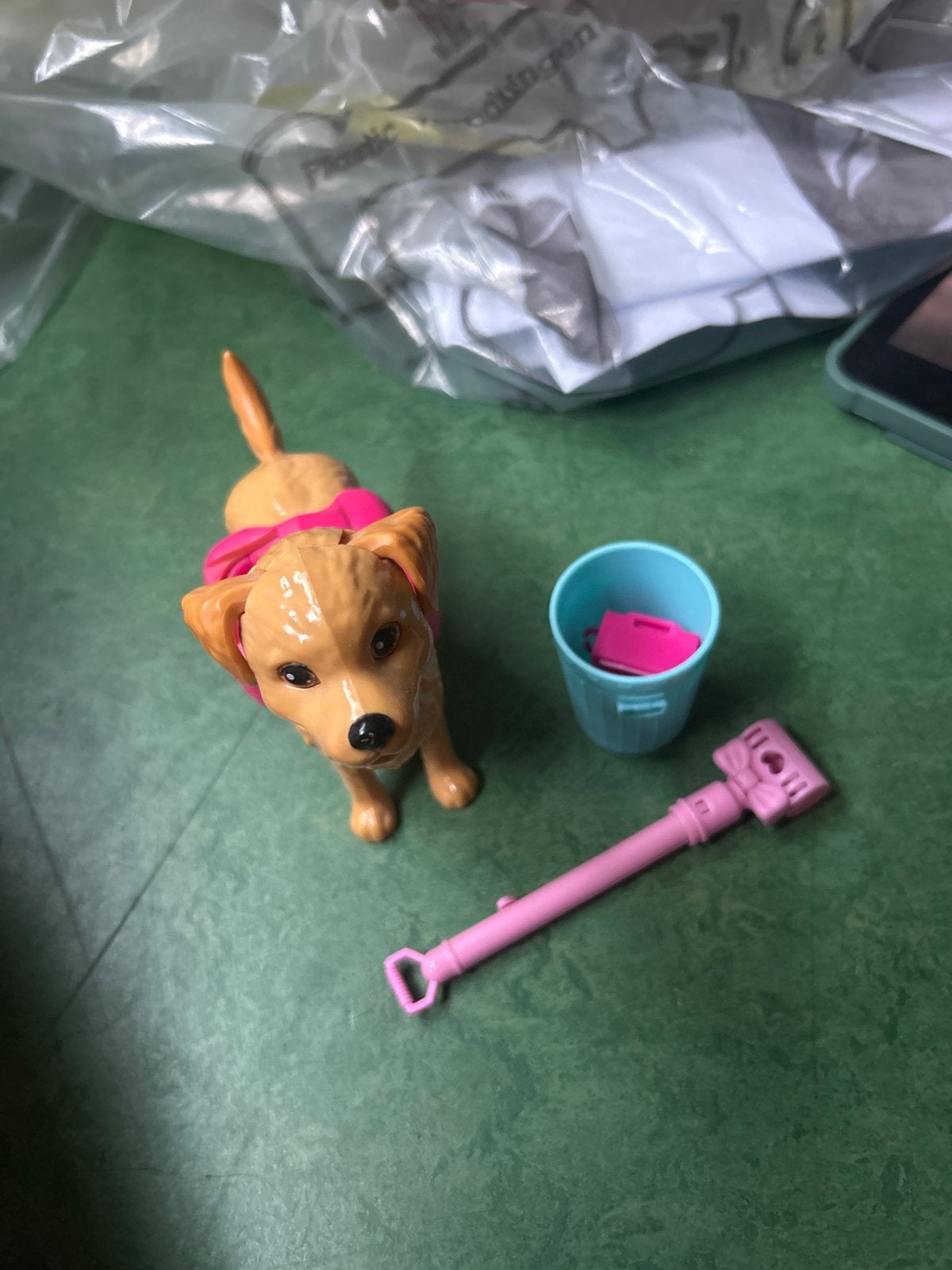 Etende Barbie hondje met accessoires, Ophalen of Verzenden, Gebruikt, Jongen of Meisje
