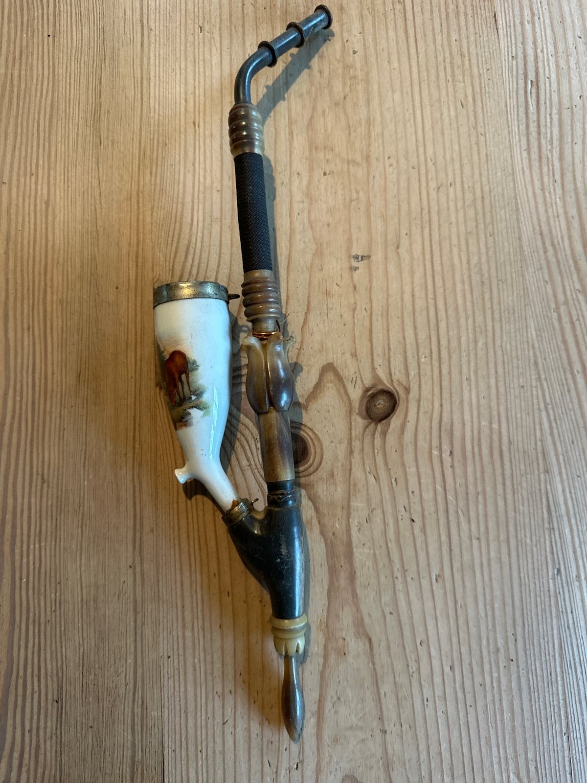 Antieke pijp met porseleinen kom en hertmotief, Ophalen of Verzenden, Gebruikt, (Water)pijp
