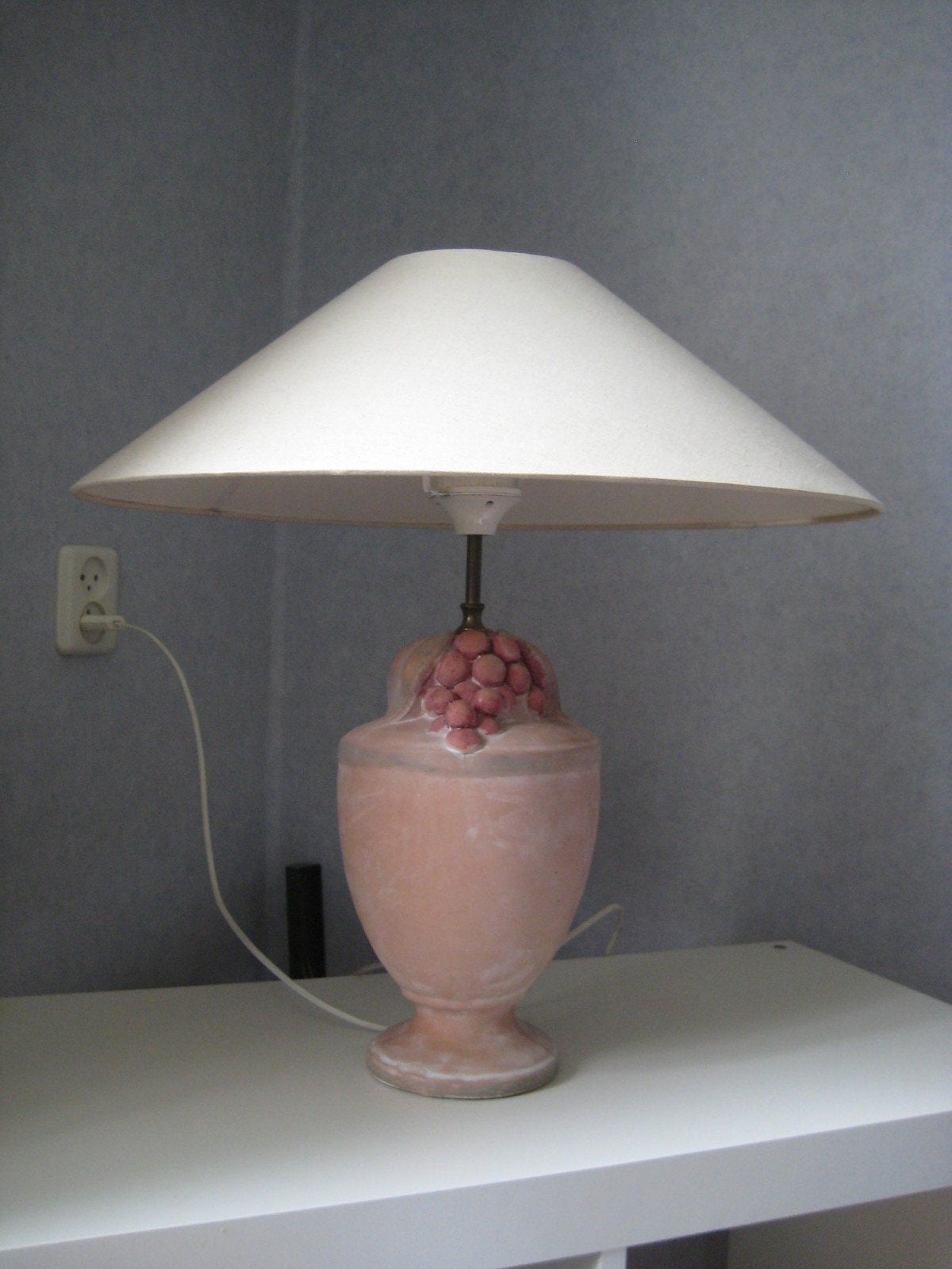 Staande Schemerlamp met Terracotta Voet en Druivenmotief, Huis en Inrichting, Lampen | Tafellampen, Gebruikt, Overige merken, Meerkleurig