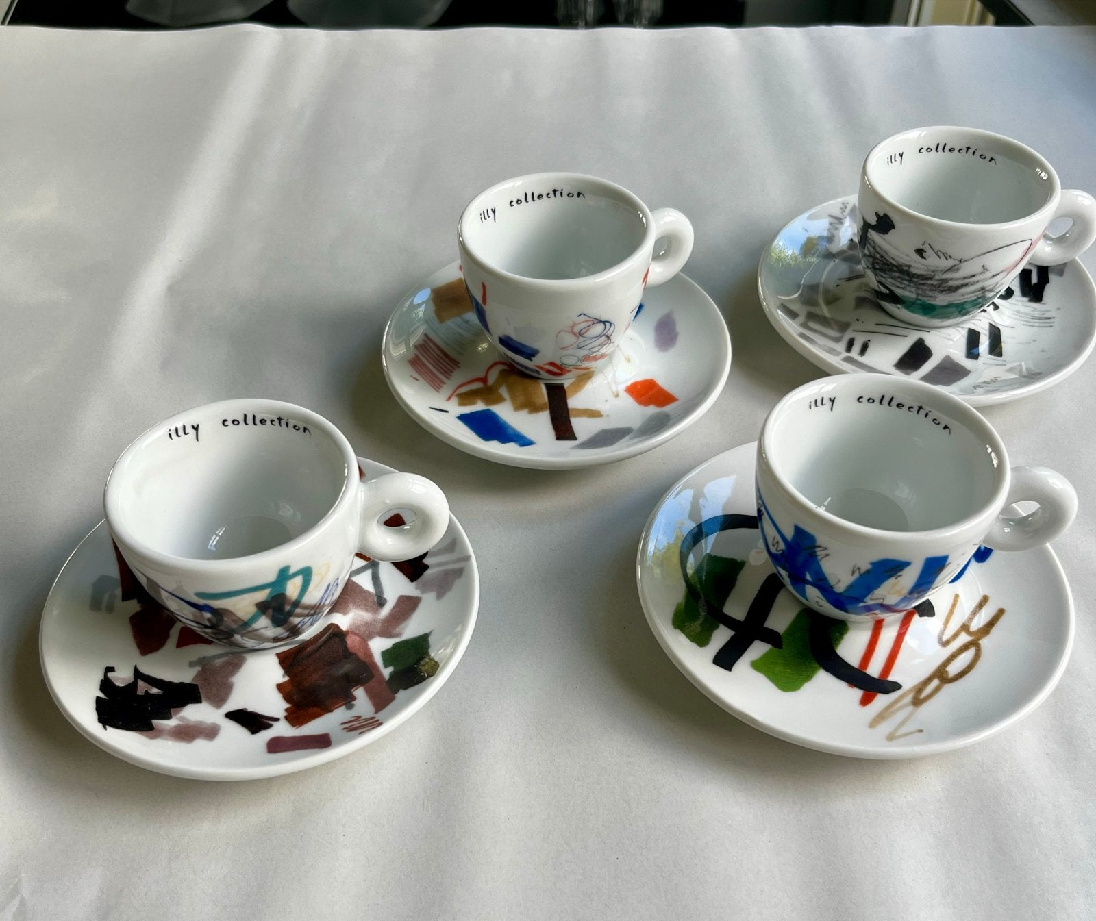 4 Illy espresso kopjes, Ophalen of Verzenden, Zo goed als nieuw, Kop(pen) en/of Schotel(s), Porselein