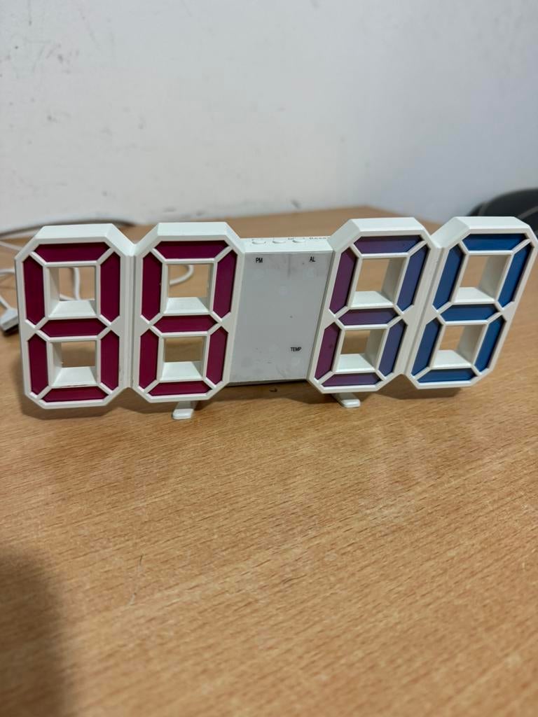 3D LED Digitaal Klok, Ophalen of Verzenden, Zo goed als nieuw, Wandklok