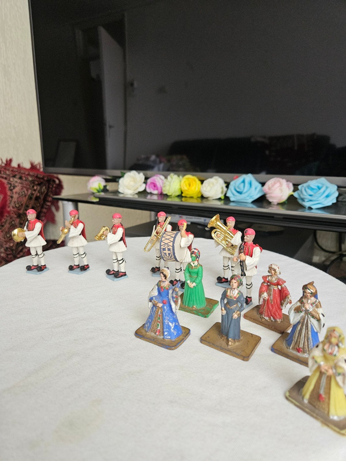 Verzameling van 13 kunst beeldjes: Muzikanten en Dames, Ophalen, Gebruikt