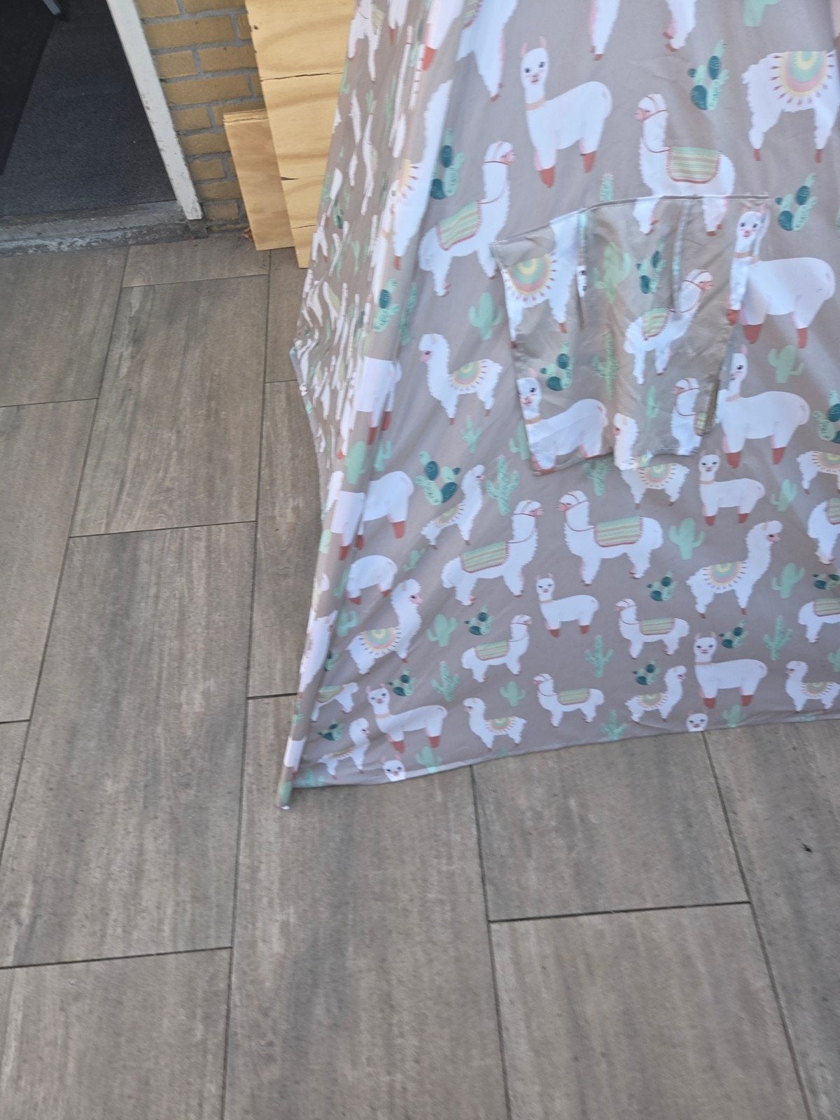 Llama speeltent voor kinderen, Ophalen