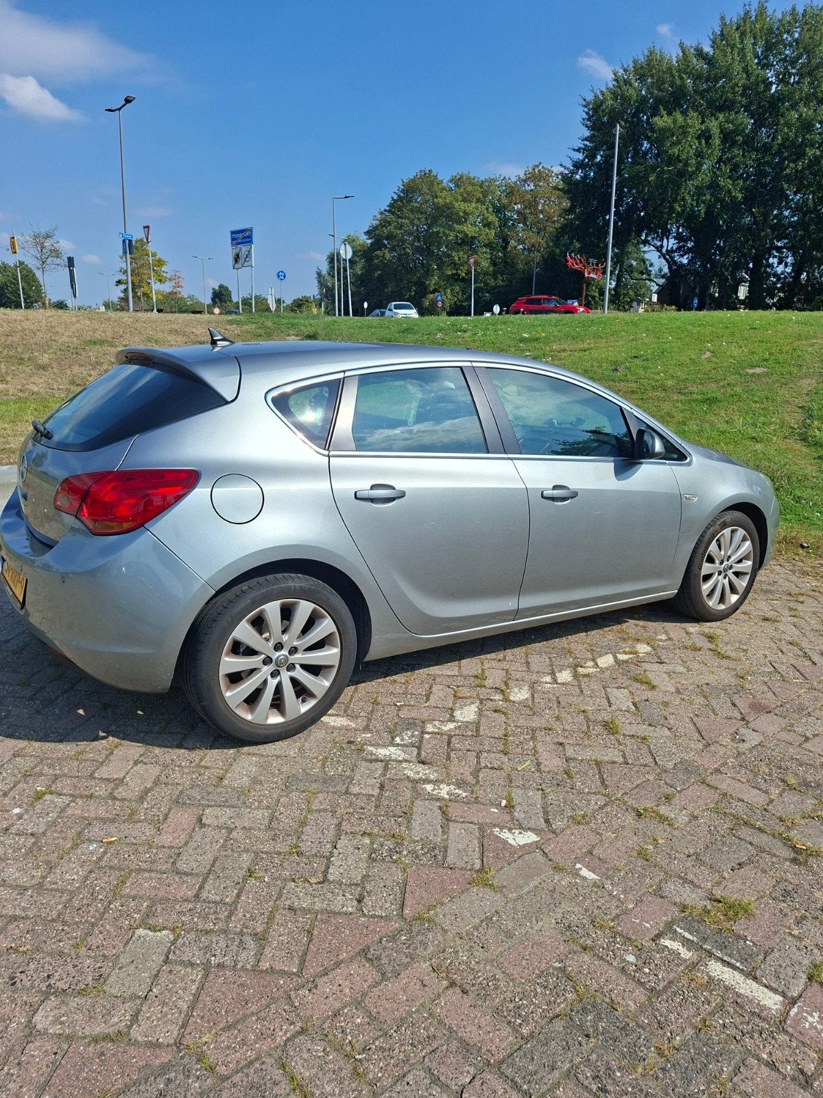 Opel Astra 1.6 16V 5D 2011 Grijs, Voorwielaandrijving, 1250 kg, 680 kg, 4 cilinders
