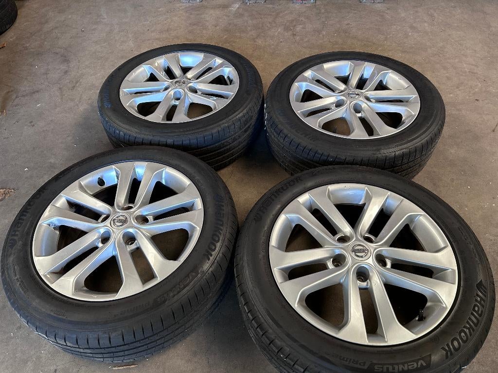 17 inch originele velgen + zomerbanden Nissan Juke, Auto-onderdelen, Banden en Velgen, NIssan, Velg(en), 17 inch, Ophalen of Verzenden