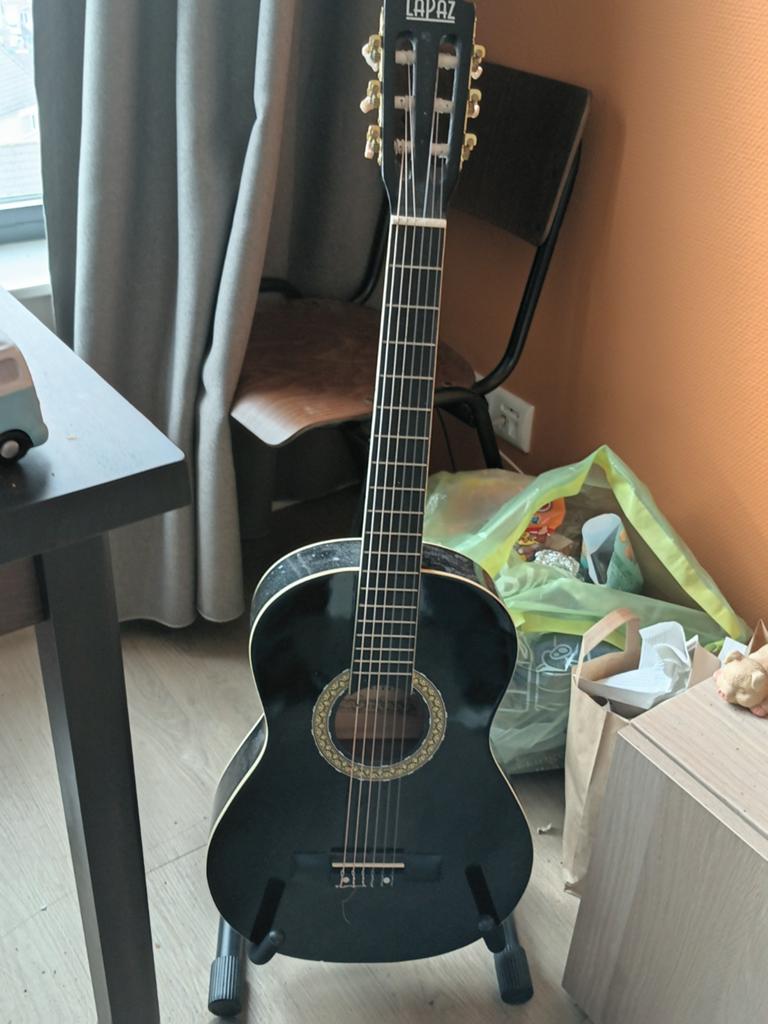Gitaar met houder, Ophalen of Verzenden, Klassieke of Spaanse gitaar