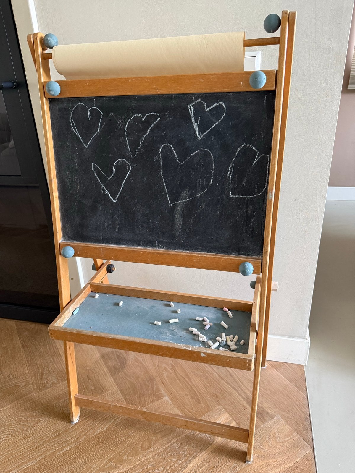 Schoolbord- krijtbord met rol tekenpapier, Ophalen, Gebruikt, Krijtbord