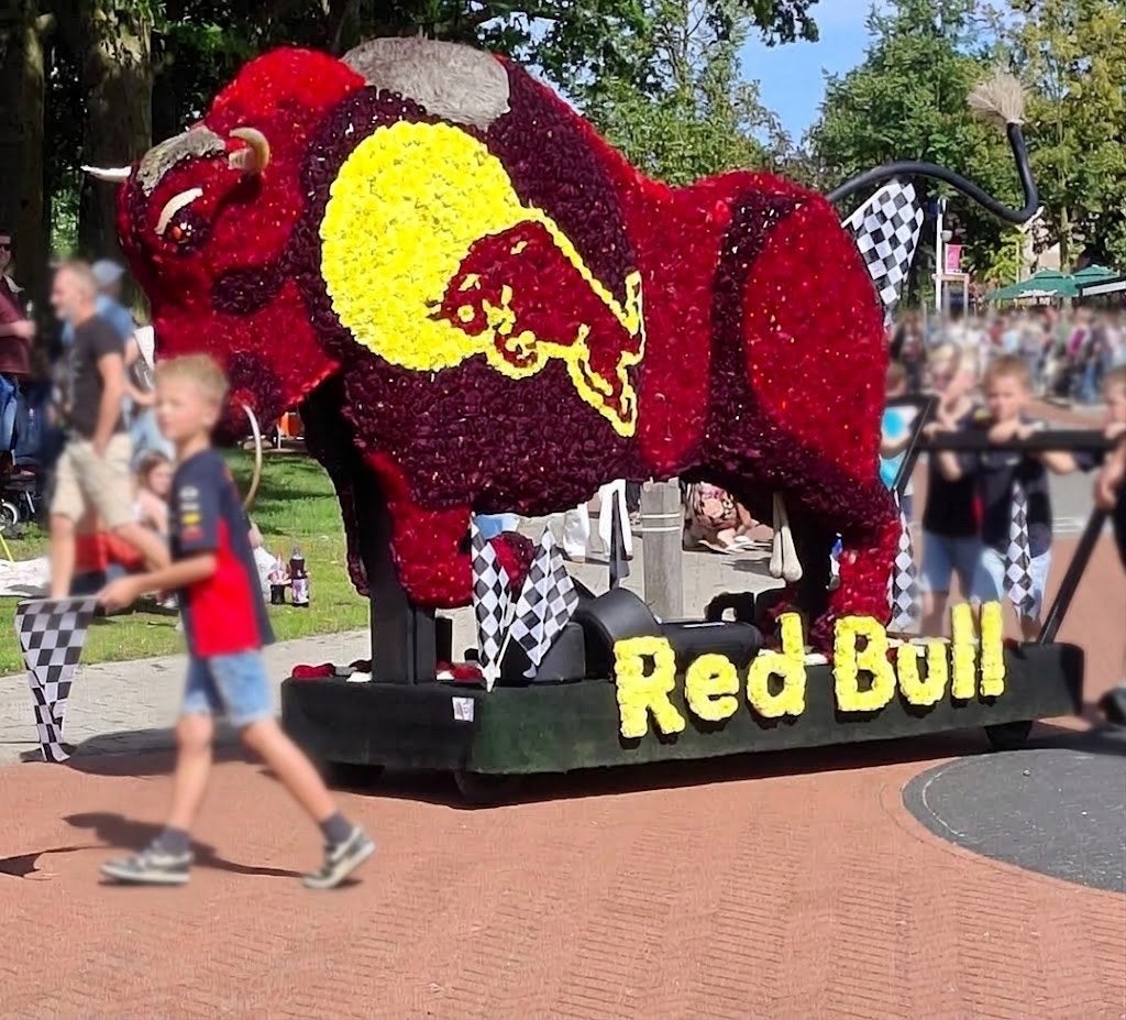 Corso carnavalswagen Red Bull stier, Ophalen, Gebruikt, Handgemaakt, Dieren