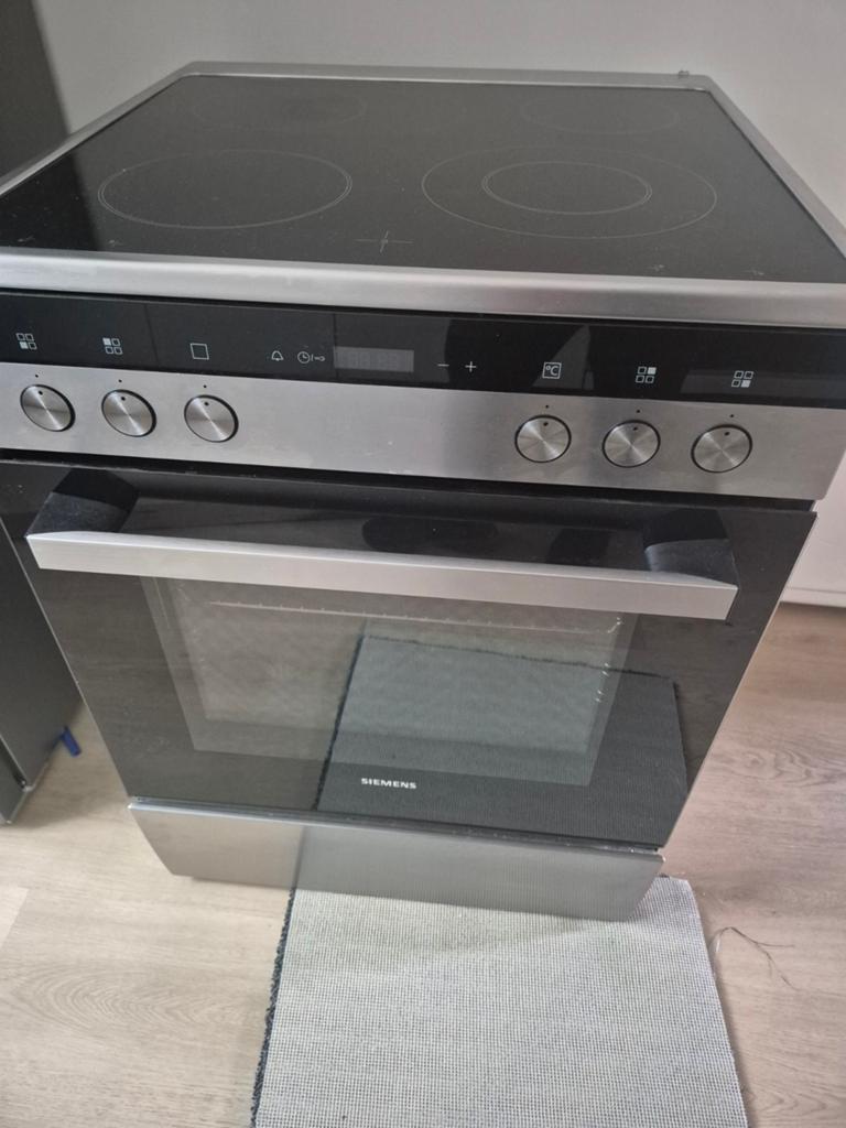 Siemens Vrijstaand keramisch Fornuis met Oven, 60 cm of meer, Zo goed als nieuw, Inductie, Vrijstaand