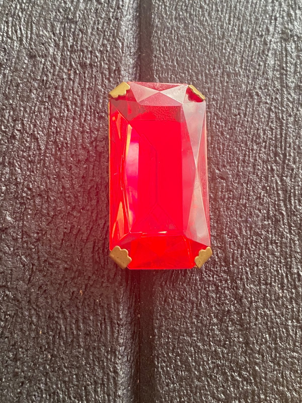 Mooie broche met grote glazen steen, Ophalen of Verzenden, Zo goed als nieuw, Overige materialen