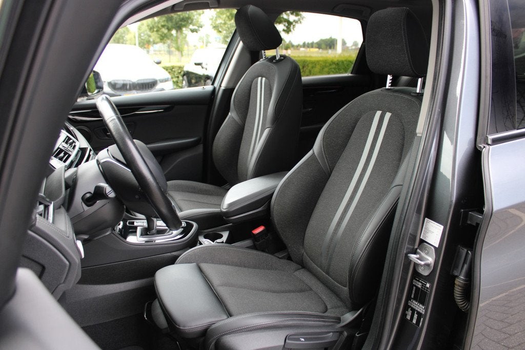 BMW 2 Serie Active Tourer 220i Sport Line Automaat / Panoram, Auto's, BMW, Gebruikt, Euro 6, Leder, 2-Serie Active Tourer