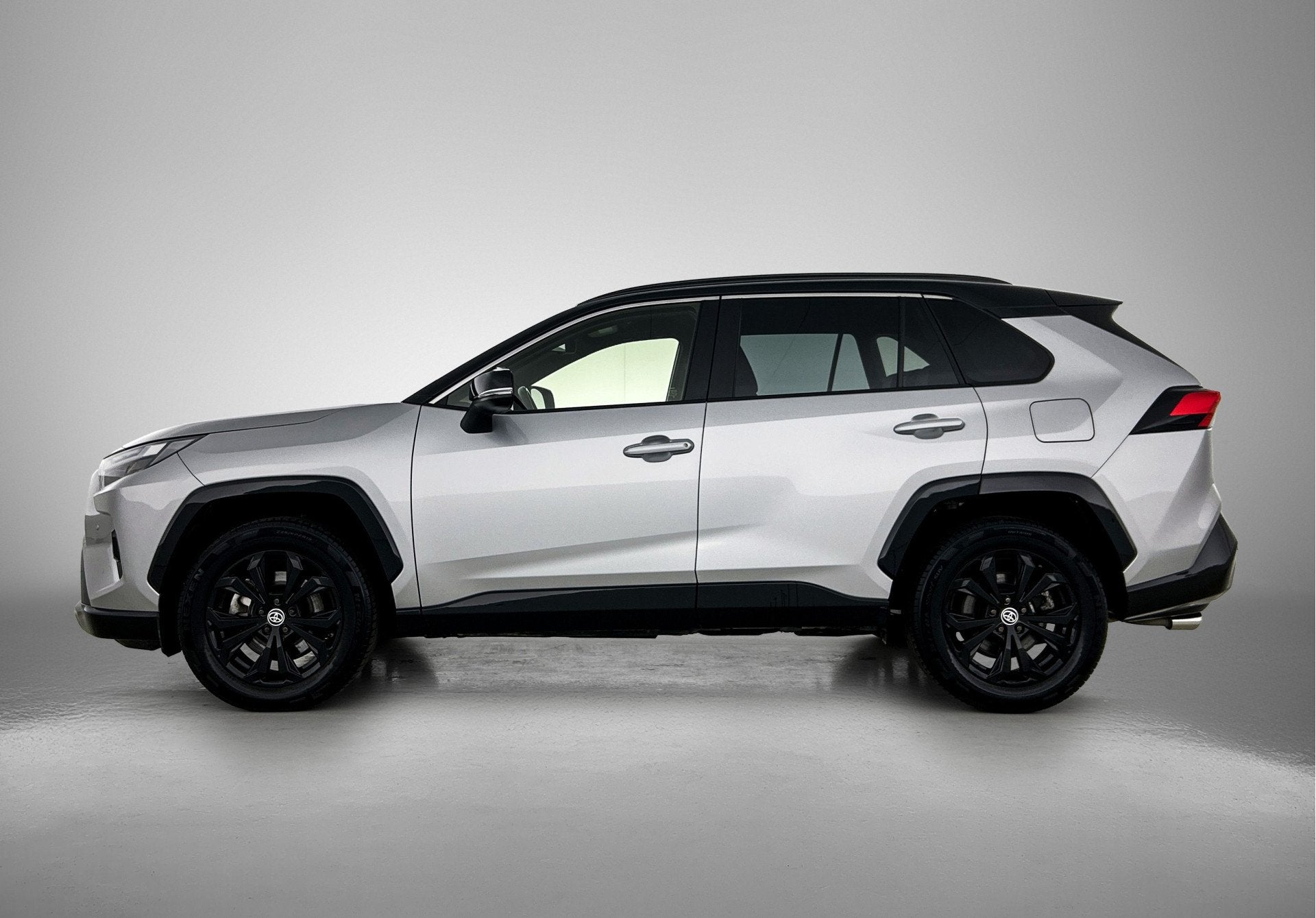 Foto 3 van Toyota RAV4 2.5 Hybrid Style Bi-Tone | BTW voertuig | Stoelv