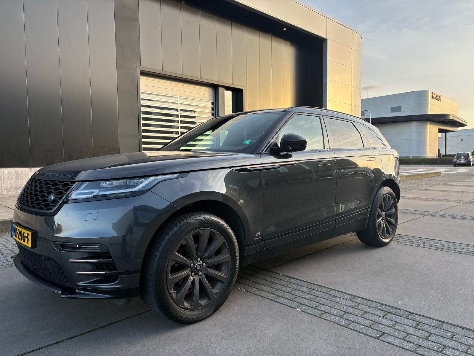 Land Rover Range Rover Velar 2.0 240pk AWD AUT 2017 Grijs, Auto's, Automaat, 4 cilinders, Origineel Nederlands, Diesel