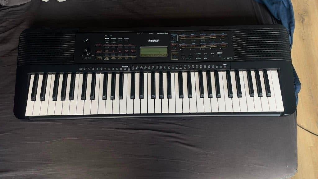 Yama PSR_E273 Keyboard (61 toetsen), Muziek en Instrumenten, Keyboards, Ophalen, Zo goed als nieuw, 61 toetsen, Yamaha
