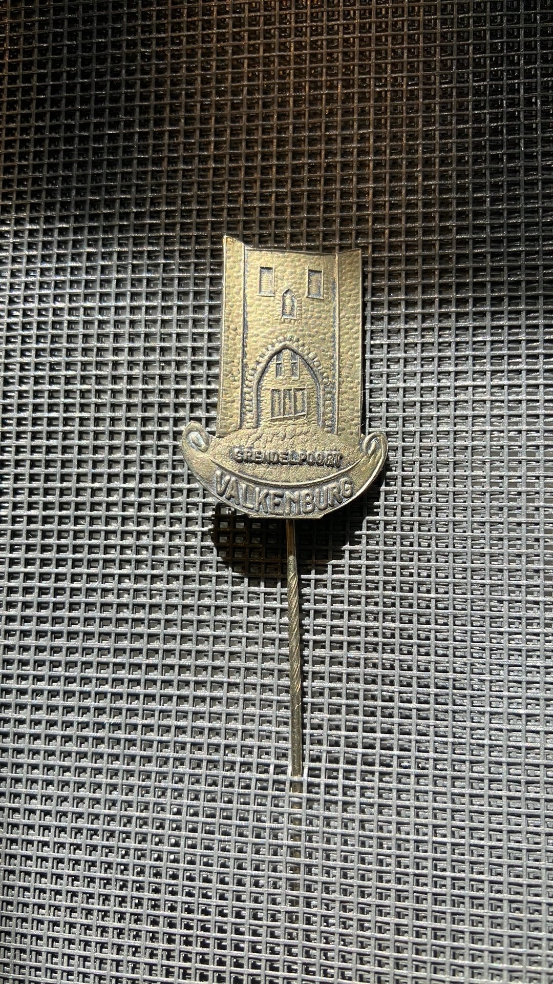 Speldje Valkenburg, Grendelpoort., Verzamelen, Speldjes, Pins en Buttons, Verzenden, Gebruikt, Stad of Land, Speldje of Pin
