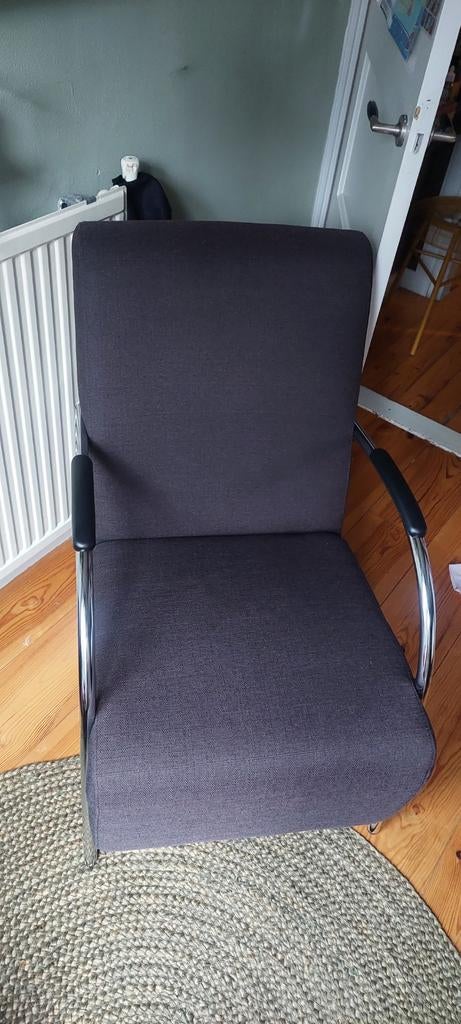 In nieuwstaat: Antraciet Woood Halifax fauteuil, Huis en Inrichting, Stoelen, Ophalen of Verzenden, Nieuw, Grijs, Eén