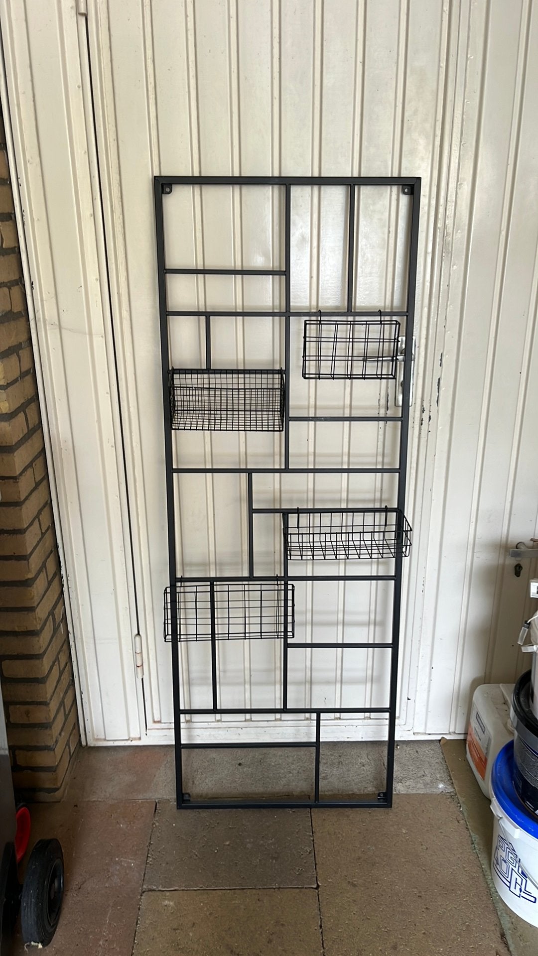 Zwart metalen wandrek met 4 mandjes, Xenos 150x55 cm, Ophalen, Zo goed als nieuw, Overige typen